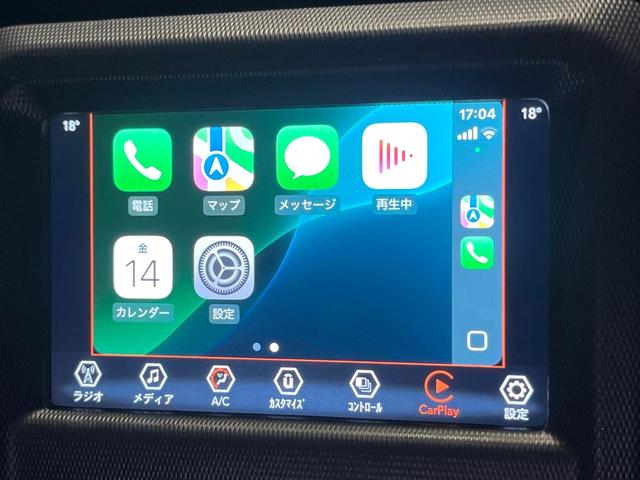 ジープ・ラングラーアンリミテッド スポーツ　１オーナー　禁煙車　ディスプレイオーディオ　ＡｐｐｐｌｅＣａｒＰｌａｙ　バックカメラ　Ｂｌｕｅｔｏｏｔｈ　クルーズコントロール　バックソナー　デュアルオートエアコン　スマートキー　革巻きハンドル（4枚目）