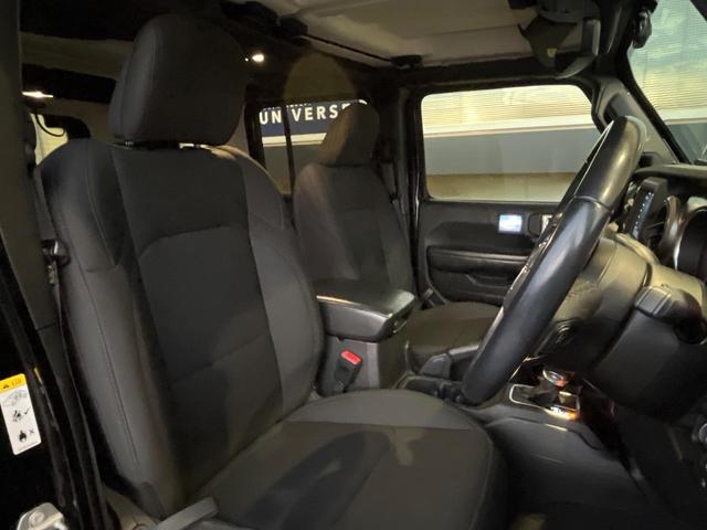 ジープ・ラングラーアンリミテッド スポーツ　１オーナー　禁煙車　ディスプレイオーディオ　ＡｐｐｐｌｅＣａｒＰｌａｙ　バックカメラ　Ｂｌｕｅｔｏｏｔｈ　クルーズコントロール　バックソナー　デュアルオートエアコン　スマートキー　革巻きハンドル（9枚目）