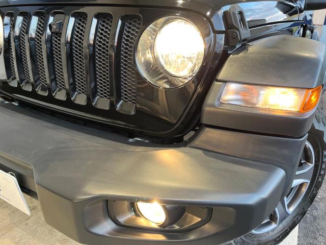 ジープ・ラングラーアンリミテッド スポーツ　１オーナー　禁煙車　ディスプレイオーディオ　ＡｐｐｐｌｅＣａｒＰｌａｙ　バックカメラ　Ｂｌｕｅｔｏｏｔｈ　クルーズコントロール　バックソナー　デュアルオートエアコン　スマートキー　革巻きハンドル（13枚目）
