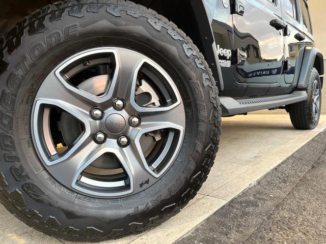 ジープ・ラングラーアンリミテッド スポーツ　１オーナー　禁煙車　ディスプレイオーディオ　ＡｐｐｐｌｅＣａｒＰｌａｙ　バックカメラ　Ｂｌｕｅｔｏｏｔｈ　クルーズコントロール　バックソナー　デュアルオートエアコン　スマートキー　革巻きハンドル（14枚目）