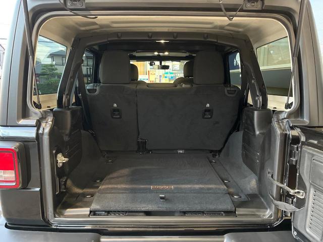 ジープ・ラングラーアンリミテッド スポーツ　１オーナー　禁煙車　ディスプレイオーディオ　ＡｐｐｐｌｅＣａｒＰｌａｙ　バックカメラ　Ｂｌｕｅｔｏｏｔｈ　クルーズコントロール　バックソナー　デュアルオートエアコン　スマートキー　革巻きハンドル（15枚目）