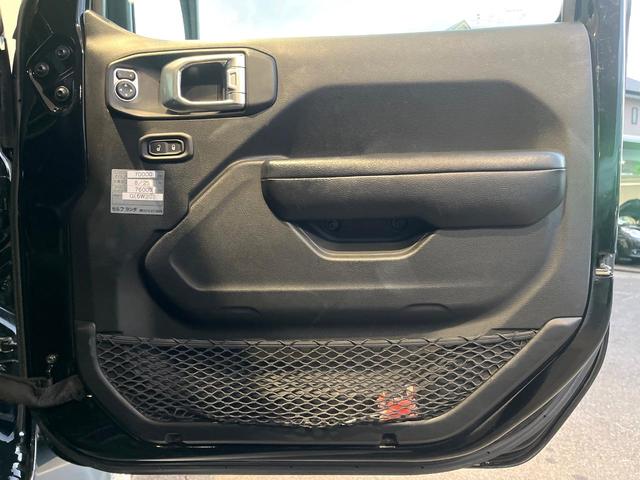 ジープ・ラングラーアンリミテッド スポーツ　１オーナー　禁煙車　ディスプレイオーディオ　ＡｐｐｐｌｅＣａｒＰｌａｙ　バックカメラ　Ｂｌｕｅｔｏｏｔｈ　クルーズコントロール　バックソナー　デュアルオートエアコン　スマートキー　革巻きハンドル（31枚目）