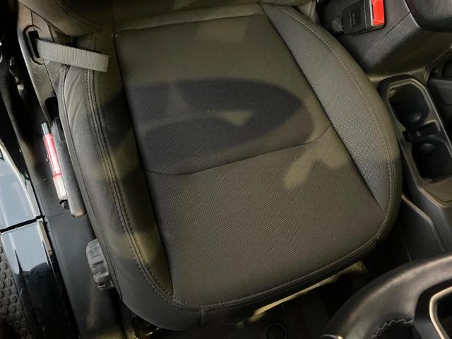 ジープ・ラングラーアンリミテッド スポーツ　１オーナー　禁煙車　ディスプレイオーディオ　ＡｐｐｐｌｅＣａｒＰｌａｙ　バックカメラ　Ｂｌｕｅｔｏｏｔｈ　クルーズコントロール　バックソナー　デュアルオートエアコン　スマートキー　革巻きハンドル（34枚目）
