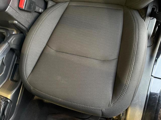 ジープ・ラングラーアンリミテッド スポーツ　１オーナー　禁煙車　ディスプレイオーディオ　ＡｐｐｐｌｅＣａｒＰｌａｙ　バックカメラ　Ｂｌｕｅｔｏｏｔｈ　クルーズコントロール　バックソナー　デュアルオートエアコン　スマートキー　革巻きハンドル（35枚目）