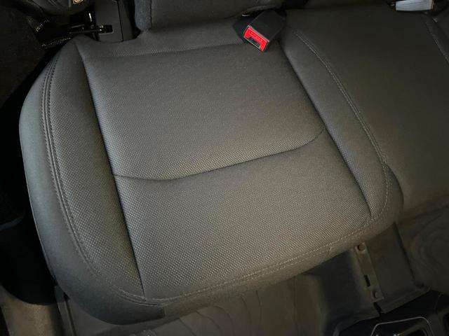 ジープ・ラングラーアンリミテッド スポーツ　１オーナー　禁煙車　ディスプレイオーディオ　ＡｐｐｐｌｅＣａｒＰｌａｙ　バックカメラ　Ｂｌｕｅｔｏｏｔｈ　クルーズコントロール　バックソナー　デュアルオートエアコン　スマートキー　革巻きハンドル（36枚目）