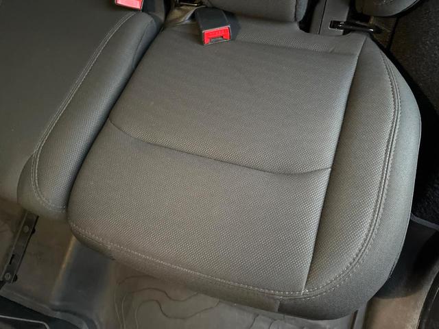 ジープ・ラングラーアンリミテッド スポーツ　１オーナー　禁煙車　ディスプレイオーディオ　ＡｐｐｐｌｅＣａｒＰｌａｙ　バックカメラ　Ｂｌｕｅｔｏｏｔｈ　クルーズコントロール　バックソナー　デュアルオートエアコン　スマートキー　革巻きハンドル（37枚目）