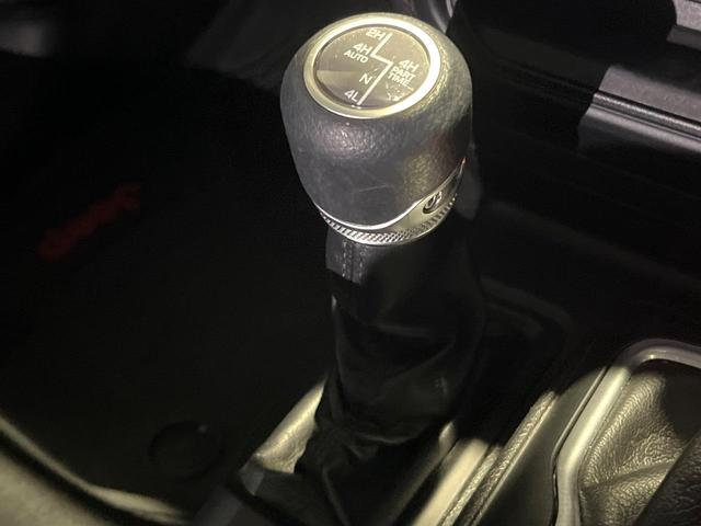 ジープ・ラングラーアンリミテッド スポーツ　１オーナー　禁煙車　ディスプレイオーディオ　ＡｐｐｐｌｅＣａｒＰｌａｙ　バックカメラ　Ｂｌｕｅｔｏｏｔｈ　クルーズコントロール　バックソナー　デュアルオートエアコン　スマートキー　革巻きハンドル（51枚目）