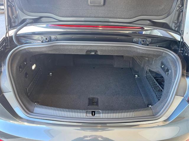 Ｓ５カブリオレ ベースグレード　レザーパッケージ　バーチャルコックピット　Ｂａｎｇ／Ｏｌｕｆｓｅｎ　赤黒革シート　アダプティブクルコン　ブラインドスポットアシスト　純正ナビ　バックカメラ　シートヒーター　オートホールド　禁煙車（12枚目）