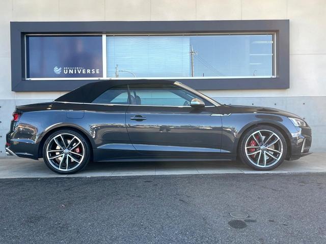 Ｓ５カブリオレ ベースグレード　レザーパッケージ　バーチャルコックピット　Ｂａｎｇ／Ｏｌｕｆｓｅｎ　赤黒革シート　アダプティブクルコン　ブラインドスポットアシスト　純正ナビ　バックカメラ　シートヒーター　オートホールド　禁煙車（19枚目）