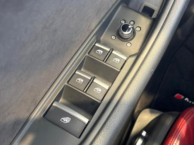 Ｓ５カブリオレ ベースグレード　レザーパッケージ　バーチャルコックピット　Ｂａｎｇ／Ｏｌｕｆｓｅｎ　赤黒革シート　アダプティブクルコン　ブラインドスポットアシスト　純正ナビ　バックカメラ　シートヒーター　オートホールド　禁煙車（22枚目）