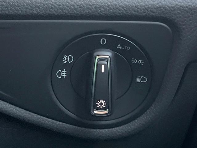 ゴルフトゥーラン TDI ハイライン DiscoverPro テクノロジーパッケージ カープレイ フルセグ バックカメラ シートヒーター アダプティブクルコン ブラインドスポットアシスト パワーバックドア 禁煙車 スマートキー 7人乗り(25枚目)