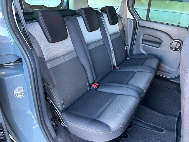 ●後部座席も気になるようなキズ・汚れやへたり等、大きなダメージはなく、良好な状態です。