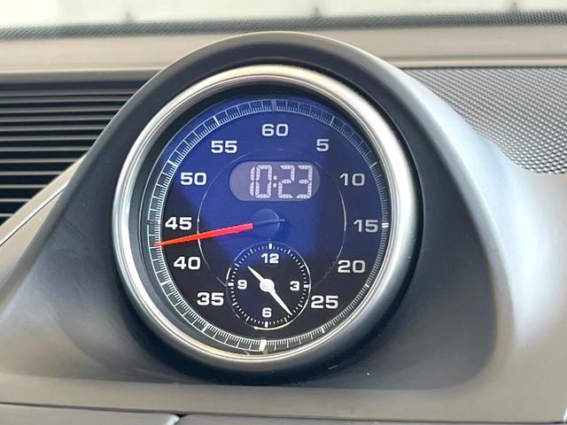 マカン マカン　１オーナー　禁煙車　パノラミックサンルーフ　ベージュ革シート　スポーツクロノパッケージ　２１インチＲＳスパイダーデザインＡＷ　アダプティブクルコン　ブラインドスポットアシスト　カープレイ　純正ナビ（5枚目）