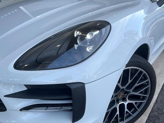 マカン マカン　１オーナー　禁煙車　パノラミックサンルーフ　ベージュ革シート　スポーツクロノパッケージ　２１インチＲＳスパイダーデザインＡＷ　アダプティブクルコン　ブラインドスポットアシスト　カープレイ　純正ナビ（13枚目）