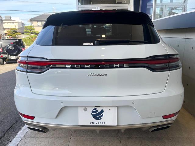 マカン マカン　１オーナー　禁煙車　パノラミックサンルーフ　ベージュ革シート　スポーツクロノパッケージ　２１インチＲＳスパイダーデザインＡＷ　アダプティブクルコン　ブラインドスポットアシスト　カープレイ　純正ナビ（16枚目）