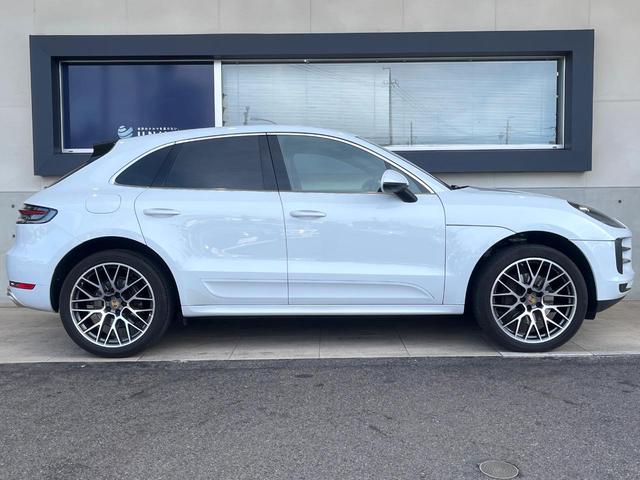 マカン マカン　１オーナー　禁煙車　パノラミックサンルーフ　ベージュ革シート　スポーツクロノパッケージ　２１インチＲＳスパイダーデザインＡＷ　アダプティブクルコン　ブラインドスポットアシスト　カープレイ　純正ナビ（19枚目）