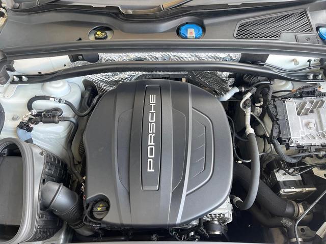 マカン マカン　１オーナー　禁煙車　パノラミックサンルーフ　ベージュ革シート　スポーツクロノパッケージ　２１インチＲＳスパイダーデザインＡＷ　アダプティブクルコン　ブラインドスポットアシスト　カープレイ　純正ナビ（20枚目）