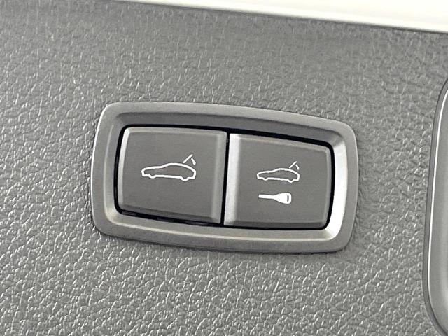 マカン マカン　１オーナー　禁煙車　パノラミックサンルーフ　ベージュ革シート　スポーツクロノパッケージ　２１インチＲＳスパイダーデザインＡＷ　アダプティブクルコン　ブラインドスポットアシスト　カープレイ　純正ナビ（21枚目）