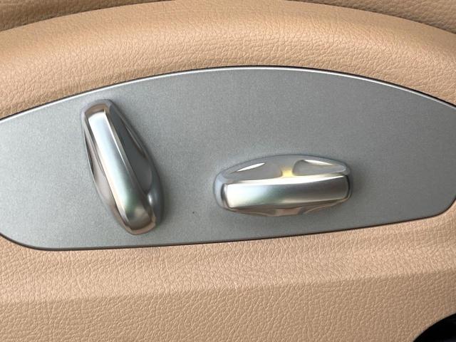 マカン マカン　１オーナー　禁煙車　パノラミックサンルーフ　ベージュ革シート　スポーツクロノパッケージ　２１インチＲＳスパイダーデザインＡＷ　アダプティブクルコン　ブラインドスポットアシスト　カープレイ　純正ナビ（23枚目）