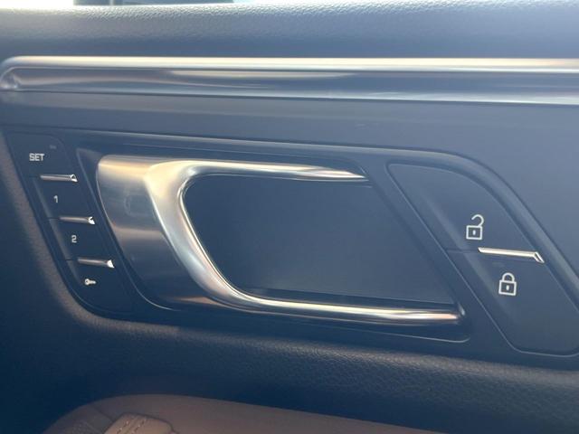 マカン マカン　１オーナー　禁煙車　パノラミックサンルーフ　ベージュ革シート　スポーツクロノパッケージ　２１インチＲＳスパイダーデザインＡＷ　アダプティブクルコン　ブラインドスポットアシスト　カープレイ　純正ナビ（25枚目）