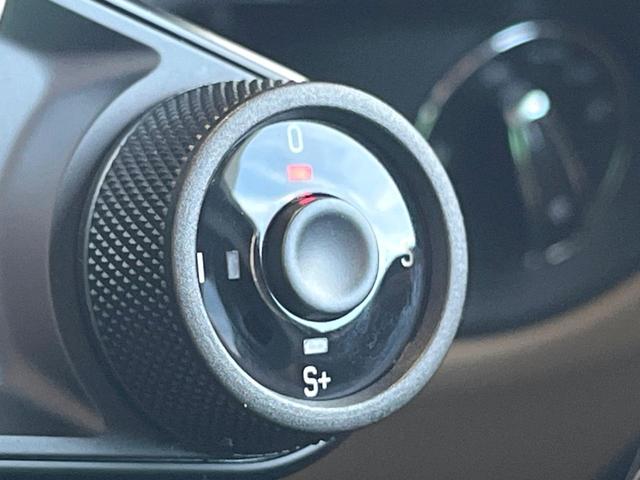 マカン マカン　１オーナー　禁煙車　パノラミックサンルーフ　ベージュ革シート　スポーツクロノパッケージ　２１インチＲＳスパイダーデザインＡＷ　アダプティブクルコン　ブラインドスポットアシスト　カープレイ　純正ナビ（27枚目）