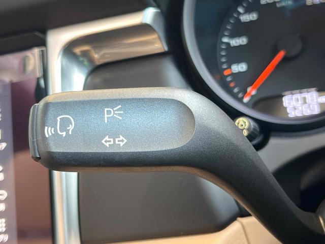 マカン マカン　１オーナー　禁煙車　パノラミックサンルーフ　ベージュ革シート　スポーツクロノパッケージ　２１インチＲＳスパイダーデザインＡＷ　アダプティブクルコン　ブラインドスポットアシスト　カープレイ　純正ナビ（31枚目）