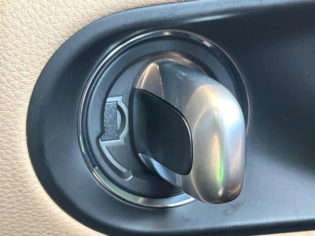 マカン マカン　１オーナー　禁煙車　パノラミックサンルーフ　ベージュ革シート　スポーツクロノパッケージ　２１インチＲＳスパイダーデザインＡＷ　アダプティブクルコン　ブラインドスポットアシスト　カープレイ　純正ナビ（34枚目）