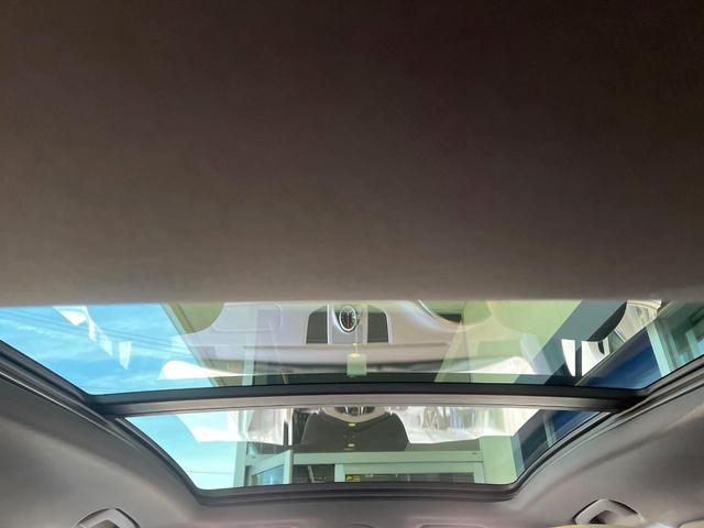 マカン マカン　１オーナー　禁煙車　パノラミックサンルーフ　ベージュ革シート　スポーツクロノパッケージ　２１インチＲＳスパイダーデザインＡＷ　アダプティブクルコン　ブラインドスポットアシスト　カープレイ　純正ナビ（48枚目）