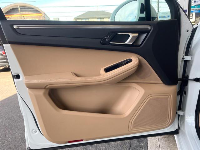 マカン マカン　１オーナー　禁煙車　パノラミックサンルーフ　ベージュ革シート　スポーツクロノパッケージ　２１インチＲＳスパイダーデザインＡＷ　アダプティブクルコン　ブラインドスポットアシスト　カープレイ　純正ナビ（53枚目）