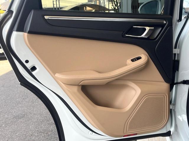 マカン マカン　１オーナー　禁煙車　パノラミックサンルーフ　ベージュ革シート　スポーツクロノパッケージ　２１インチＲＳスパイダーデザインＡＷ　アダプティブクルコン　ブラインドスポットアシスト　カープレイ　純正ナビ（55枚目）