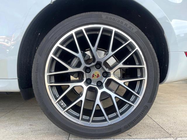 マカン マカン　１オーナー　禁煙車　パノラミックサンルーフ　ベージュ革シート　スポーツクロノパッケージ　２１インチＲＳスパイダーデザインＡＷ　アダプティブクルコン　ブラインドスポットアシスト　カープレイ　純正ナビ（56枚目）