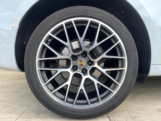 マカン マカン　１オーナー　禁煙車　パノラミックサンルーフ　ベージュ革シート　スポーツクロノパッケージ　２１インチＲＳスパイダーデザインＡＷ　アダプティブクルコン　ブラインドスポットアシスト　カープレイ　純正ナビ（58枚目）