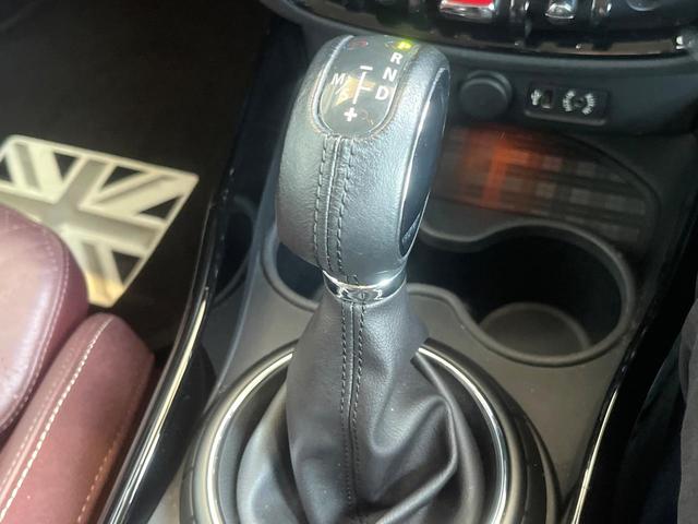 ＭＩＮＩ クーパーＳ　クラブマン　クロスパンチ入革シートセット　ペッパーＰＫＧ　純正１８インチＡＷ　ＬＥＤヘッドライト　純正ナビ　リアビューカメラ　禁煙車　ＥＴＣ　クルーズコントロール　コンフォートアクセス　前席シートヒーター（12枚目）