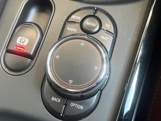 ＭＩＮＩ クーパーＳ　クラブマン　クロスパンチ入革シートセット　ペッパーＰＫＧ　純正１８インチＡＷ　ＬＥＤヘッドライト　純正ナビ　リアビューカメラ　禁煙車　ＥＴＣ　クルーズコントロール　コンフォートアクセス　前席シートヒーター（43枚目）