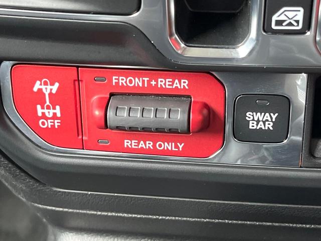 ジープ・ラングラーアンリミテッド ルビコン リーコン 100台限定車 1オーナー 禁煙 カープレイ 純正ナビ フルセグ バック/フロント/サイドカメラ Bluetooth アダプティブクルコン 黒革シート シートヒーター LEDヘッドライト スマートキー(26枚目)