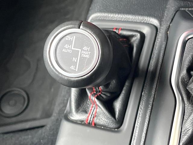 ジープ・ラングラーアンリミテッド ルビコン リーコン 100台限定車 1オーナー 禁煙 カープレイ 純正ナビ フルセグ バック/フロント/サイドカメラ Bluetooth アダプティブクルコン 黒革シート シートヒーター LEDヘッドライト スマートキー(27枚目)