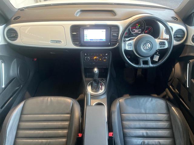 ザ・ビートル デザインレザーパッケージ　黒革シート　シートヒーター　純正ナビ　Ｂｌｕｅｔｏｏｔｈ　フルセグ　クルーズコントロール　キセノンヘッドライト　フォグライト　ＥＴＣ　禁煙車　パドルシフト　純正１７インチＡＷ　キーレス（2枚目）