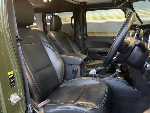 ジープ・ラングラーアンリミテッド サハラ・サージグリーン　２００台限定車　１オーナー　禁煙車　純正ナビ　バックカメラ　カープレイ　アダプティブクルコン　ブラインドスポットアシスト　シートヒーター　ステアリングヒーター　ＬＥＤヘッドライト　ＡＬＰＩＮＥ　ＥＴＣ（8枚目）