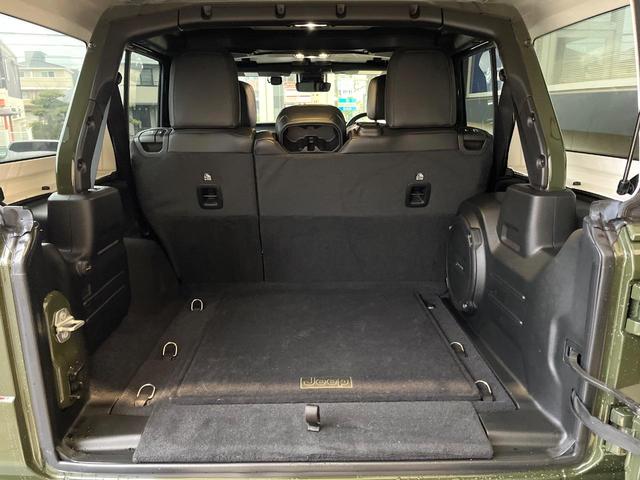 ジープ・ラングラーアンリミテッド サハラ・サージグリーン　２００台限定車　１オーナー　禁煙車　純正ナビ　バックカメラ　カープレイ　アダプティブクルコン　ブラインドスポットアシスト　シートヒーター　ステアリングヒーター　ＬＥＤヘッドライト　ＡＬＰＩＮＥ　ＥＴＣ（11枚目）