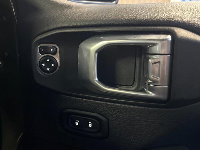 ジープ・ラングラーアンリミテッド サハラ・サージグリーン　２００台限定車　１オーナー　禁煙車　純正ナビ　バックカメラ　カープレイ　アダプティブクルコン　ブラインドスポットアシスト　シートヒーター　ステアリングヒーター　ＬＥＤヘッドライト　ＡＬＰＩＮＥ　ＥＴＣ（25枚目）