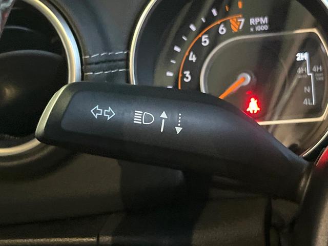 ジープ・ラングラーアンリミテッド サハラ・サージグリーン　２００台限定車　１オーナー　禁煙車　純正ナビ　バックカメラ　カープレイ　アダプティブクルコン　ブラインドスポットアシスト　シートヒーター　ステアリングヒーター　ＬＥＤヘッドライト　ＡＬＰＩＮＥ　ＥＴＣ（26枚目）