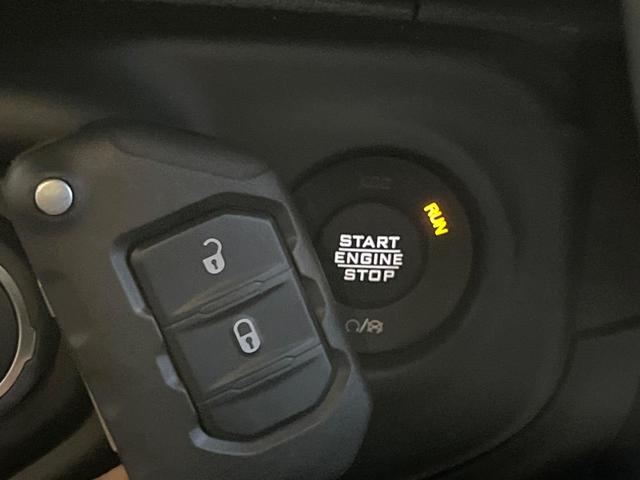 ジープ・ラングラーアンリミテッド サハラ・サージグリーン　２００台限定車　１オーナー　禁煙車　純正ナビ　バックカメラ　カープレイ　アダプティブクルコン　ブラインドスポットアシスト　シートヒーター　ステアリングヒーター　ＬＥＤヘッドライト　ＡＬＰＩＮＥ　ＥＴＣ（28枚目）