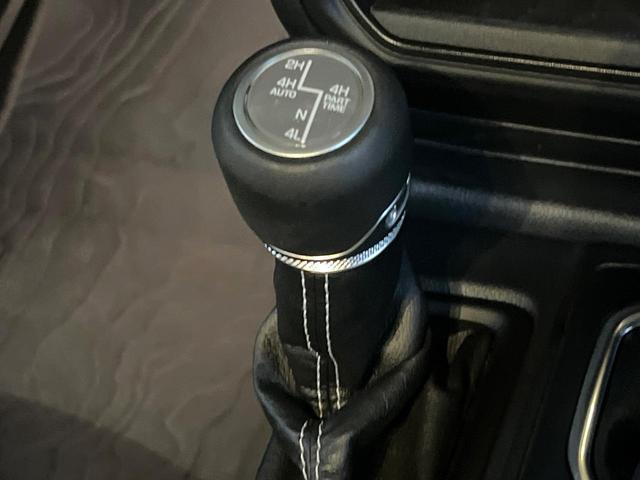 ジープ・ラングラーアンリミテッド サハラ・サージグリーン　２００台限定車　１オーナー　禁煙車　純正ナビ　バックカメラ　カープレイ　アダプティブクルコン　ブラインドスポットアシスト　シートヒーター　ステアリングヒーター　ＬＥＤヘッドライト　ＡＬＰＩＮＥ　ＥＴＣ（30枚目）