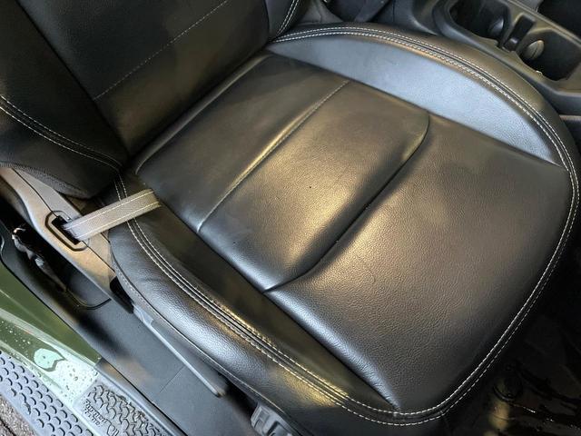 ジープ・ラングラーアンリミテッド サハラ・サージグリーン　２００台限定車　１オーナー　禁煙車　純正ナビ　バックカメラ　カープレイ　アダプティブクルコン　ブラインドスポットアシスト　シートヒーター　ステアリングヒーター　ＬＥＤヘッドライト　ＡＬＰＩＮＥ　ＥＴＣ（41枚目）