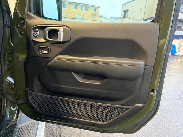 ジープ・ラングラーアンリミテッド サハラ・サージグリーン　２００台限定車　１オーナー　禁煙車　純正ナビ　バックカメラ　カープレイ　アダプティブクルコン　ブラインドスポットアシスト　シートヒーター　ステアリングヒーター　ＬＥＤヘッドライト　ＡＬＰＩＮＥ　ＥＴＣ（45枚目）