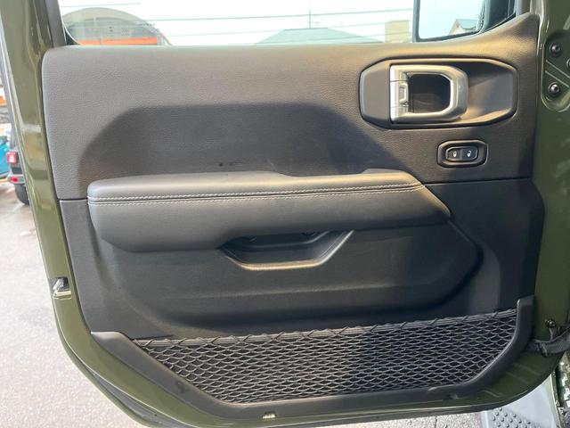 ジープ・ラングラーアンリミテッド サハラ・サージグリーン　２００台限定車　１オーナー　禁煙車　純正ナビ　バックカメラ　カープレイ　アダプティブクルコン　ブラインドスポットアシスト　シートヒーター　ステアリングヒーター　ＬＥＤヘッドライト　ＡＬＰＩＮＥ　ＥＴＣ（46枚目）