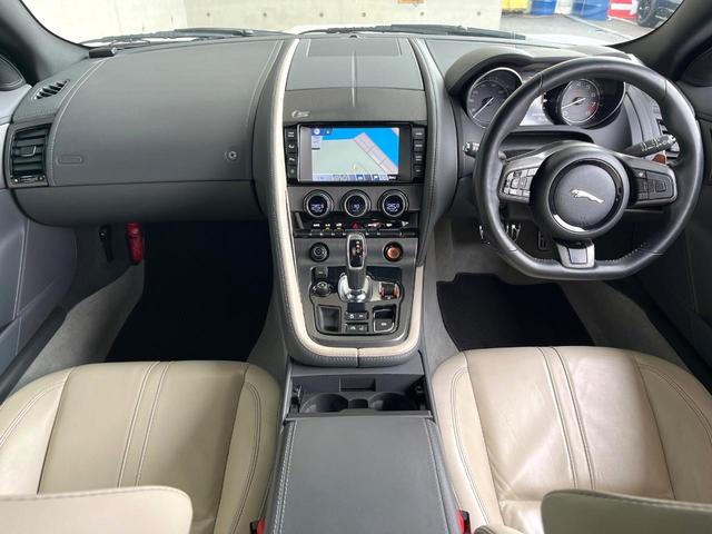 Ｆタイプ Ｓクーペ　アクティブスポーツエグゾースト　オレンジパドルシフト　ホワイトレザーシート　シートヒーター　ステアリングヒーター　純正ナビ　ＣＤ／ＤＶＤ再生　ＭＥＲＩＤＩＡＮサウンドシステム　２０インチアルミホイール（2枚目）