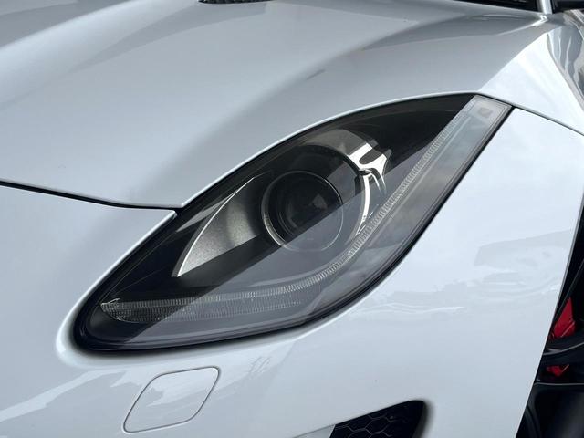 Ｆタイプ Ｓクーペ　アクティブスポーツエグゾースト　オレンジパドルシフト　ホワイトレザーシート　シートヒーター　ステアリングヒーター　純正ナビ　ＣＤ／ＤＶＤ再生　ＭＥＲＩＤＩＡＮサウンドシステム　２０インチアルミホイール（9枚目）