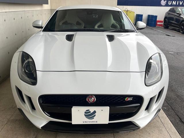 Ｆタイプ Ｓクーペ　アクティブスポーツエグゾースト　オレンジパドルシフト　ホワイトレザーシート　シートヒーター　ステアリングヒーター　純正ナビ　ＣＤ／ＤＶＤ再生　ＭＥＲＩＤＩＡＮサウンドシステム　２０インチアルミホイール（10枚目）