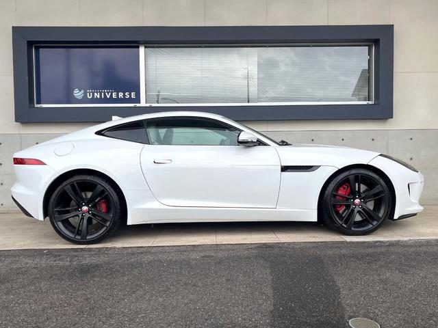 Ｆタイプ Ｓクーペ　アクティブスポーツエグゾースト　オレンジパドルシフト　ホワイトレザーシート　シートヒーター　ステアリングヒーター　純正ナビ　ＣＤ／ＤＶＤ再生　ＭＥＲＩＤＩＡＮサウンドシステム　２０インチアルミホイール（13枚目）